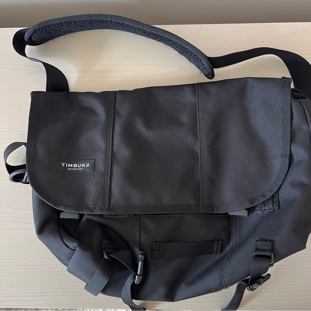 Timbuk2 Black Classic Messenger Nylon Bag Size Small